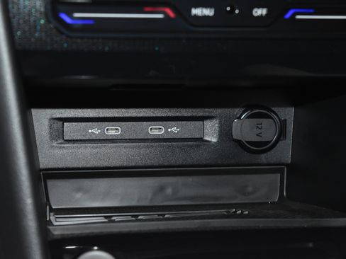 New 2025 Volkswagen Taos SE image 11