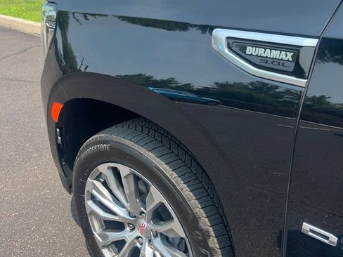 Used 2023 GMC Yukon Denali AWD/4WD image 5