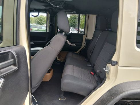 Used 2011 Jeep Wrangler Unlimited Sahara w/ Connectivity Group AWD/4WD image 13