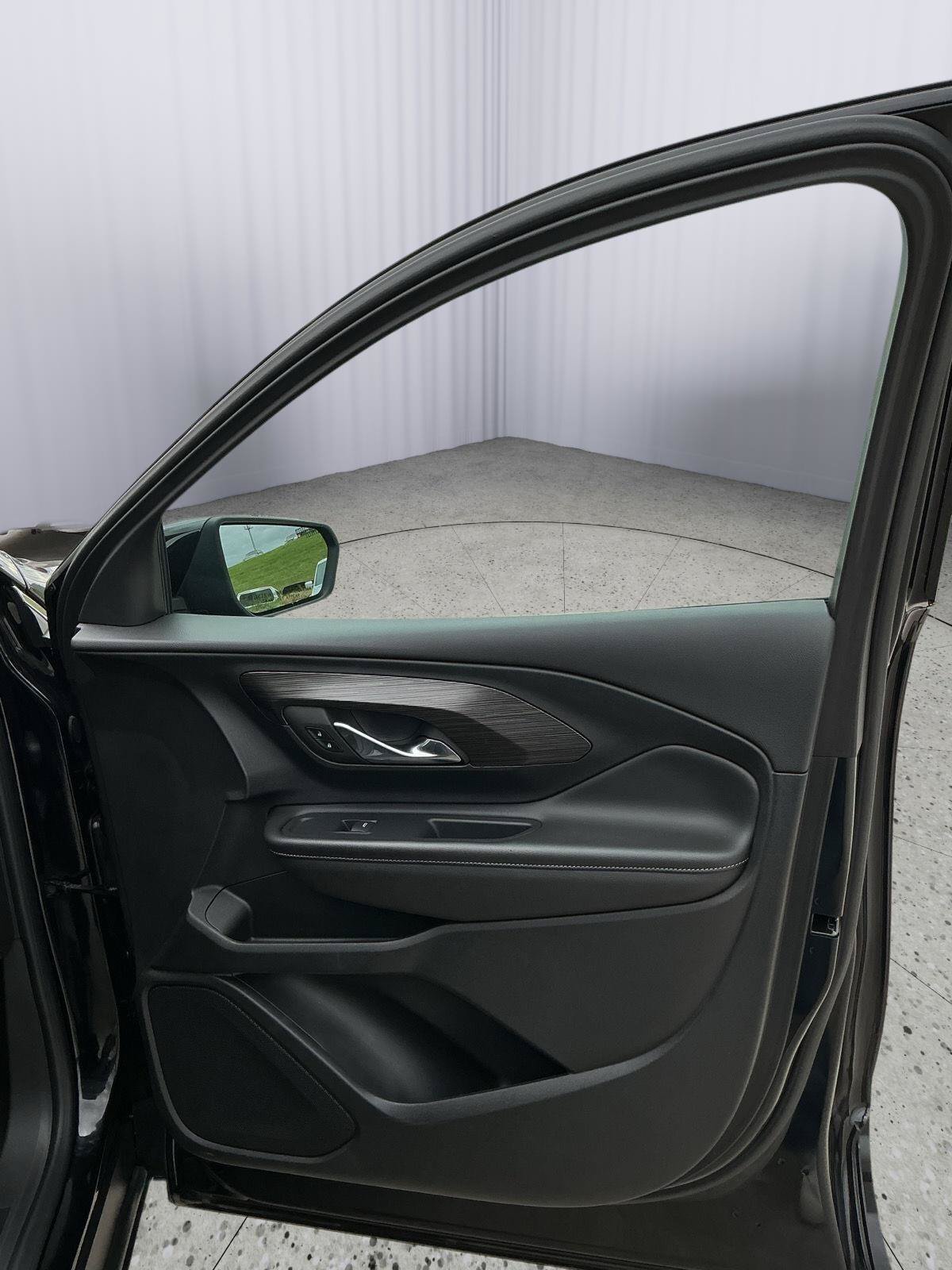 Used 2023 GMC Terrain SLT FWD image 25