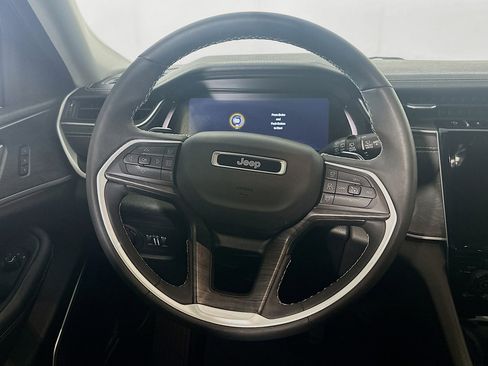 Used 2023 Jeep Grand Cherokee Limited w/ Black Appearance Package image 18