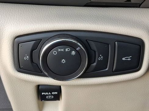 Used 2017 Lincoln MKX Reserve w/ Lincoln MKX Climate Package image 28