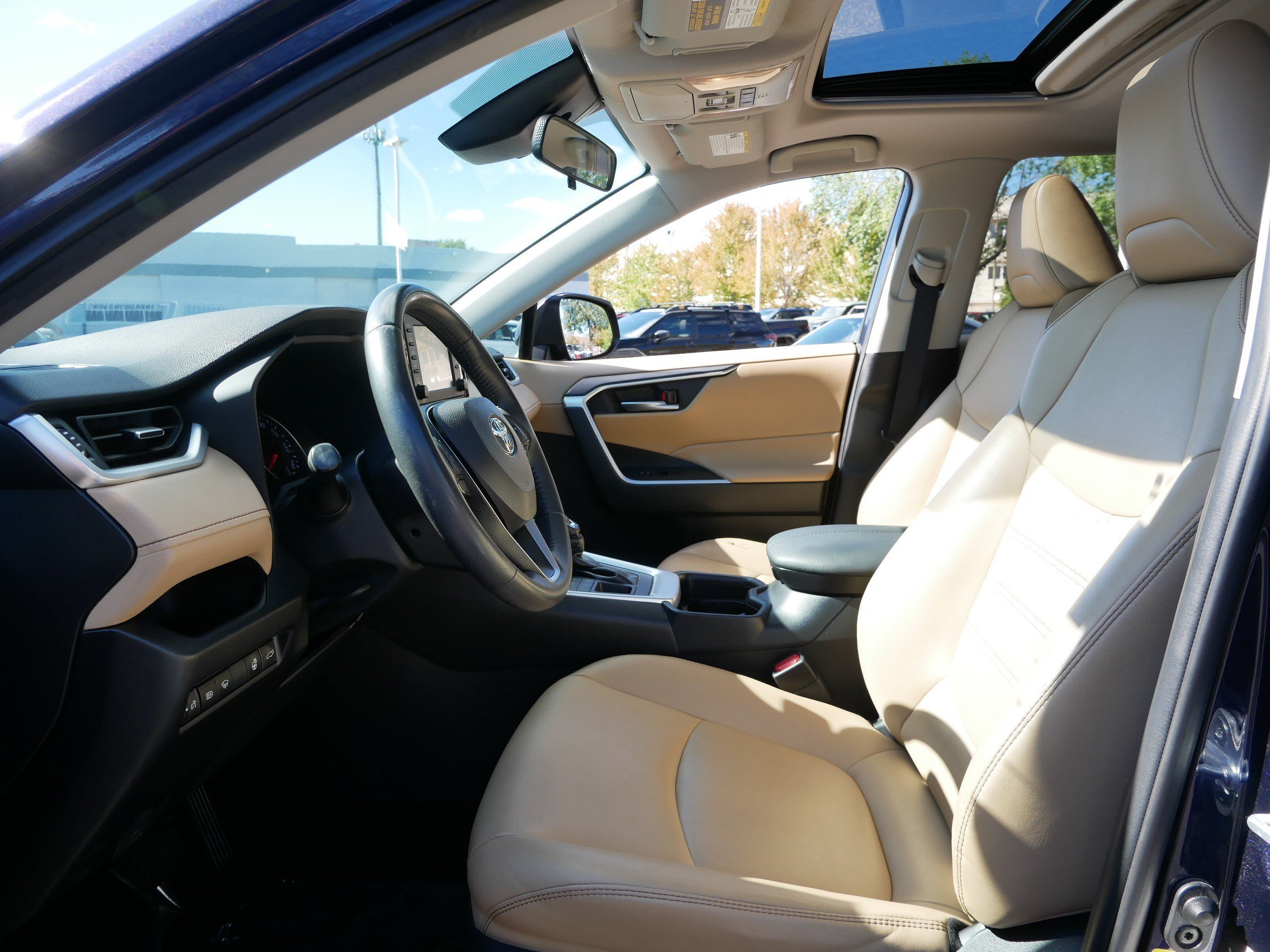Used 2019 Toyota RAV4 XLE Premium w/ Cold Weather Package AWD/4WD image 21