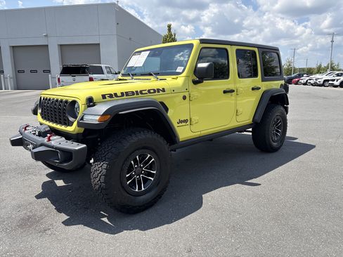 Used 2024 Jeep Wrangler Unlimited Rubicon w/ XTREMEE 35" Tire Package AWD/4WD image 5