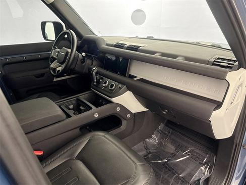 Used 2022 Land Rover Defender 110 S image 29