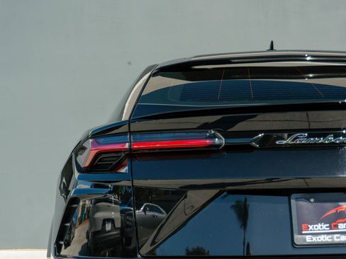 Used 2020 Lamborghini Urus image 43