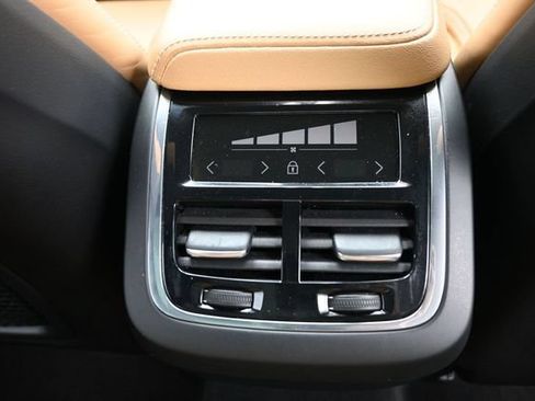 Used 2023 Volvo XC60 B6 Ultimate w/ Protection Package Premier AWD/4WD image 30