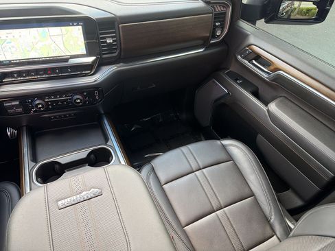 Used 2024 Chevrolet Silverado 2500 High Country w/ High Country Premium Package AWD/4WD image 29