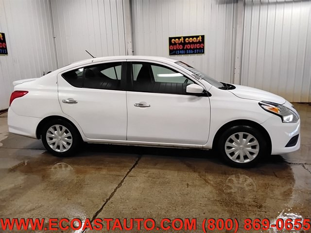 Used 2018 Nissan Versa SV FWD image 2