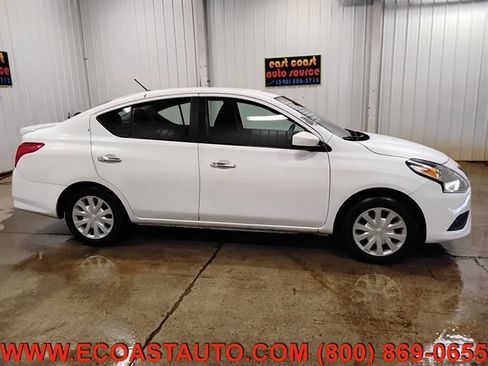 Used 2018 Nissan Versa SV image 2