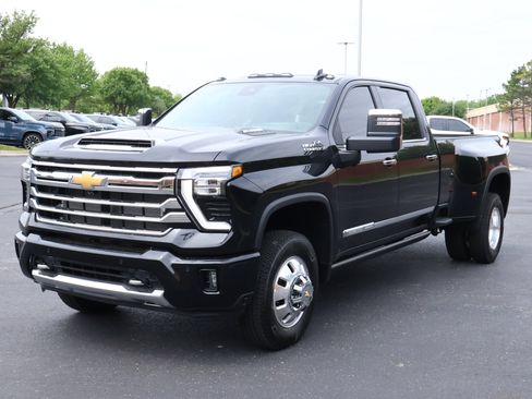 New 2026 Chevrolet Silverado 3500 High Country w/ High Country Premium Package AWD/4WD image 31