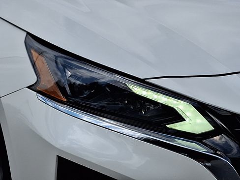 Certified 2023 Nissan Altima 2.5 SV FWD image 9