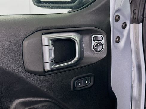 Used 2024 Jeep Wrangler Unlimited AWD/4WD image 15