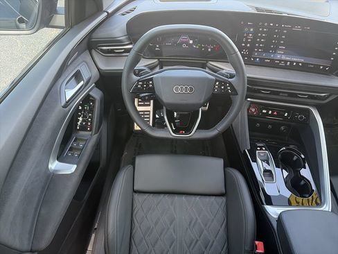 Used 2025 Audi SQ5 Premium Plus AWD/4WD image 14