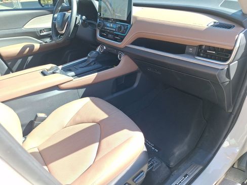 Used 2024 Toyota Grand Highlander Platinum image 35