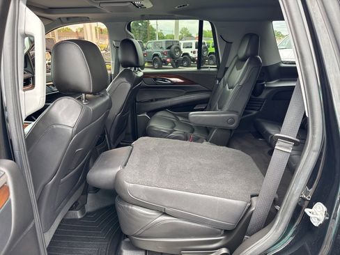 Used 2020 Cadillac Escalade Premium Luxury image 26