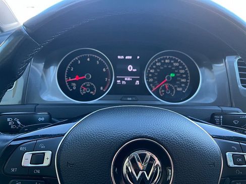 Used 2017 Volkswagen Golf Alltrack S image 31