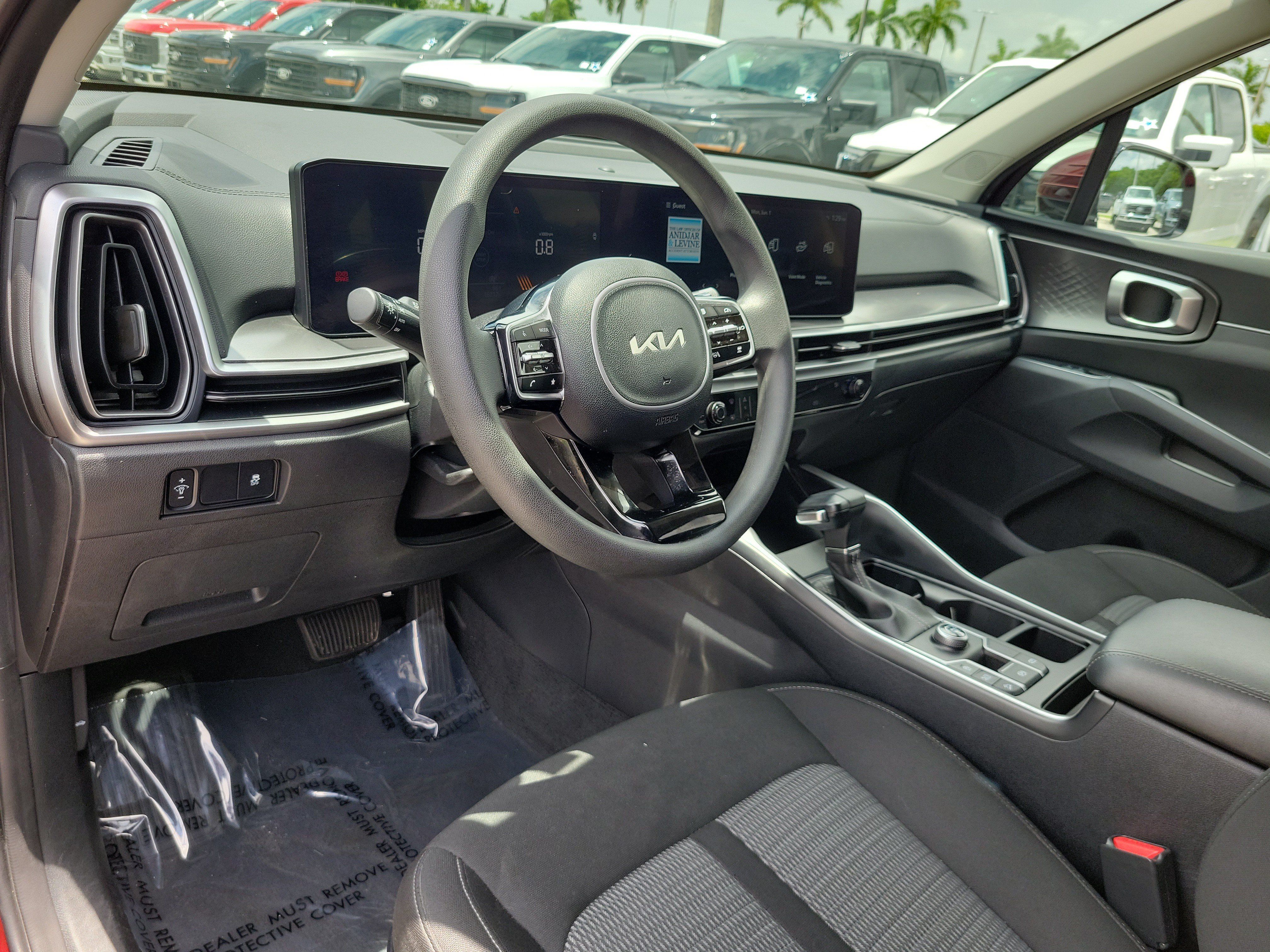 Used 2024 Kia Sorento LX FWD image 9