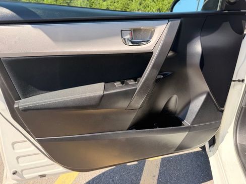 Used 2019 Toyota Corolla LE FWD image 15