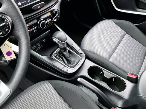 Used 2025 Kia Soul LX w/ LX Technology Package image 16