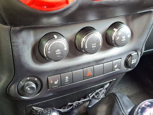 Used 2017 Jeep Wrangler Unlimited Sport w/ Quick Order Package 23S AWD/4WD image 17