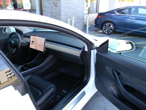 Used 2018 Tesla Model 3 Long Range image 24