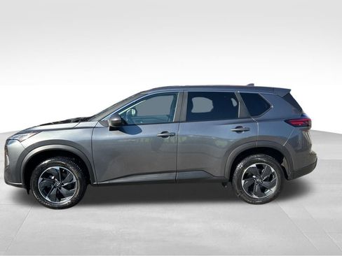 Used 2024 Nissan Rogue SV image 2