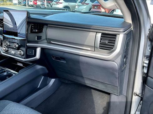 Used 2024 Ford Expedition XLT AWD/4WD image 22
