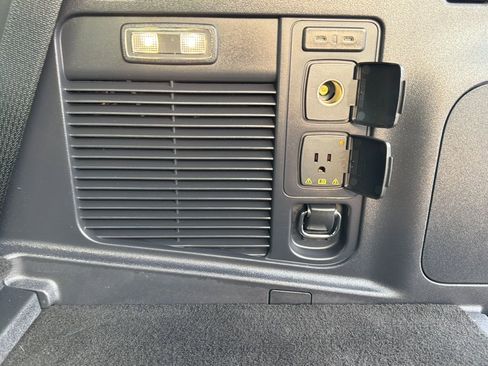 Used 2025 Ford Expedition King Ranch image 35