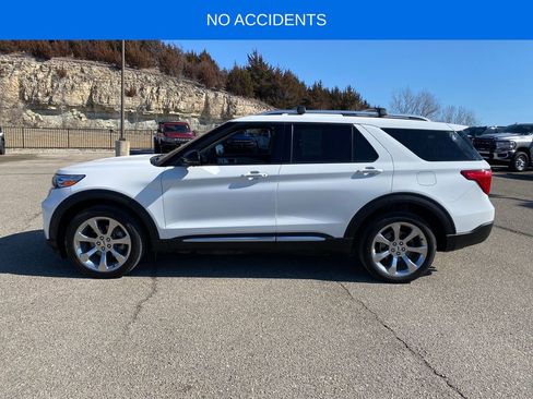 Used 2020 Ford Explorer Platinum w/ Premium Technology Package image 3