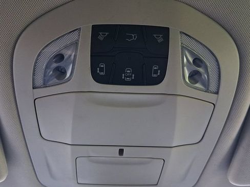 Used 2024 Chrysler Pacifica Touring-L FWD image 24