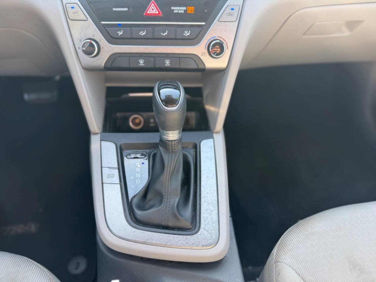 Used 2017 Hyundai Elantra SE FWD image 24
