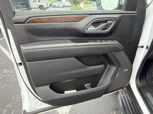 Used 2024 Chevrolet Suburban Premier AWD/4WD image 18