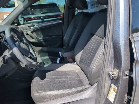 Used 2023 Volkswagen Tiguan SE R-Line image 9