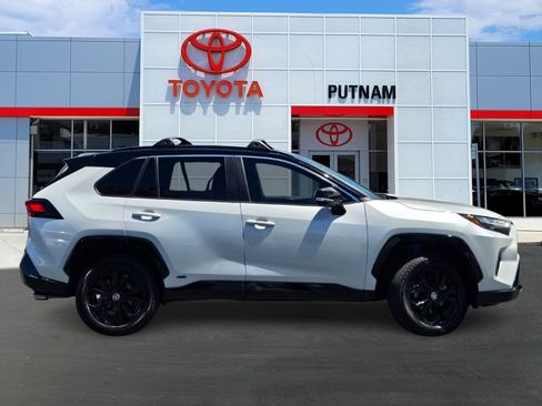 Used 2023 Toyota RAV4 XSE AWD/4WD image 3