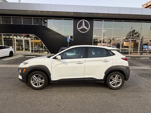 Used 2021 Hyundai Kona SE w/ Cargo Package FWD image 2