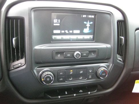 Used 2019 Chevrolet Silverado 1500 Custom w/ Custom Convenience Package image 16