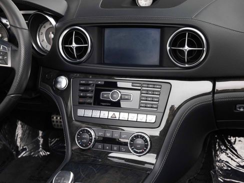 Used 2014 Mercedes-Benz SL 550 image 16