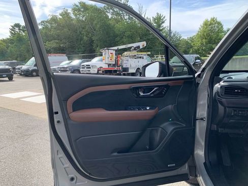 Used 2025 Subaru Forester Touring image 24