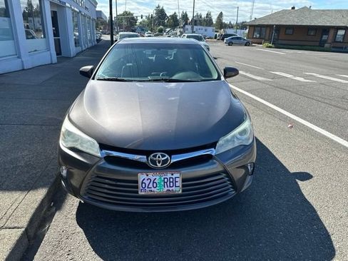 Used 2015 Toyota Camry LE FWD image 2