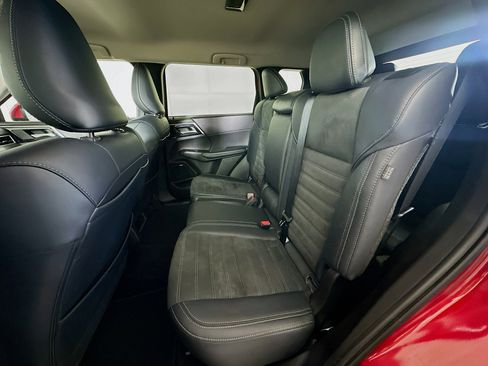 Used 2025 Mitsubishi Outlander SE FWD image 28