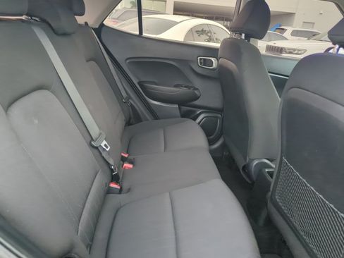 Used 2020 Hyundai Venue SE FWD image 21