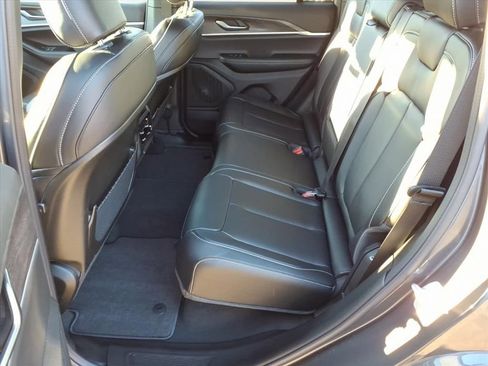 New 2025 Jeep Grand Cherokee Limited image 12