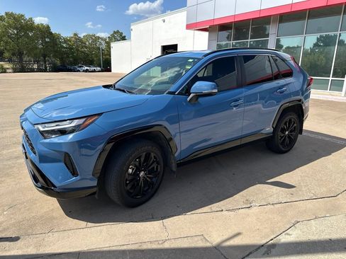 Used 2025 Toyota RAV4 SE AWD/4WD image 1