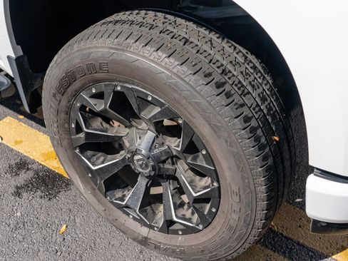 Used 2020 Chevrolet Silverado 1500 Custom w/ Custom Convenience Package image 9