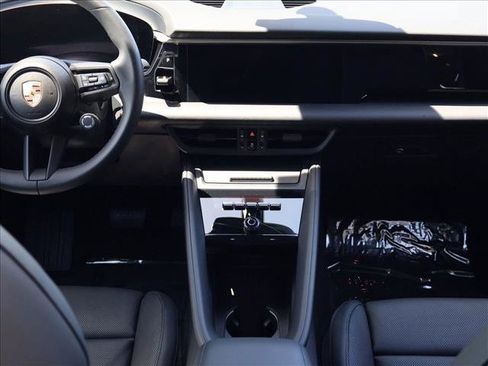 Used 2025 Porsche Macan Electric RWD image 19