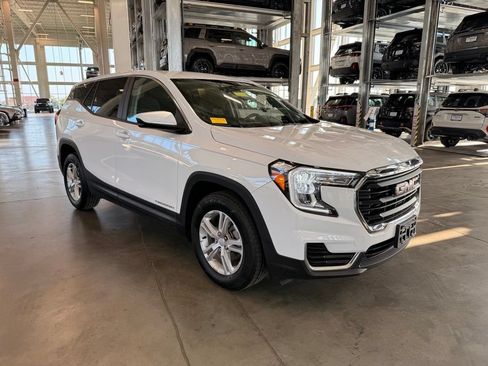 Used 2023 GMC Terrain SLE FWD image 1