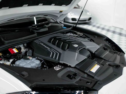 Used 2020 Lamborghini Urus image 92