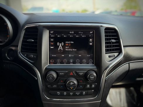 Used 2018 Jeep Grand Cherokee Limited AWD/4WD image 12