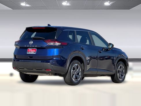 Used 2025 Nissan Rogue SV FWD image 9